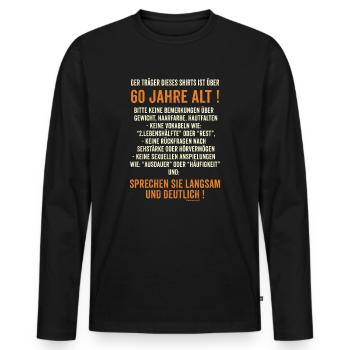 Träger dieses Shirts ist über 60 jahre alt - - Männer Premium Bio Langarmshirt - Schwarz - Vorne - Nico (187cm)