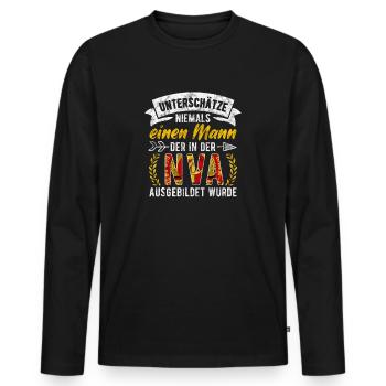 NVA Unterschätze niemals einen Mann Osten DDR Ossi - Männer Premium Bio Langarmshirt - Schwarz - Vorne - Nico (187cm)