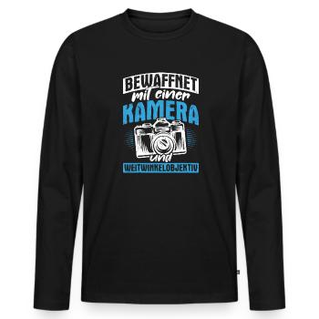 Bewaffnet mit einer KAMERA und WEITWINKELOBJEKTIV - Männer Premium Bio Langarmshirt - Schwarz - Vorne - Nico (187cm)