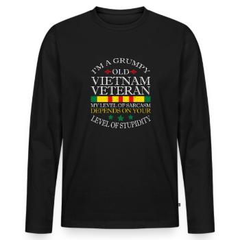 Unterschätze Niemals Einen Alten Mann, Der Auch - Männer Premium Bio Langarmshirt - Schwarz - Vorne - Nico (187cm)