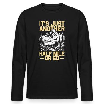Just another half mile or so Wandern Bergsteigen - Männer Premium Bio Langarmshirt - Schwarz - Vorne - Nico (187cm)