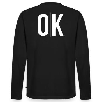 Klares OK Typo auf Schwarz - Männer Premium Bio Langarmshirt - Schwarz - Hinten - Nico (187cm)