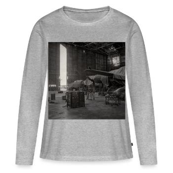 Photographie Noir dans un hangar d’avion vintage Animal - T-shirt manches longues Premium bio Femme - gris chiné - Devant - Julia (174cm)