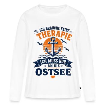 Ich brauche keine Therapie ich muss an die Ostsee - Frauen Premium Bio Langarmshirt - Weiß - Vorne - Julia (174cm)