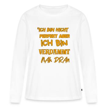 « JE SUIS SACRÉMENT PROCHE » - T-shirt manches longues Premium bio Femme - blanc - Devant - Julia (174cm)