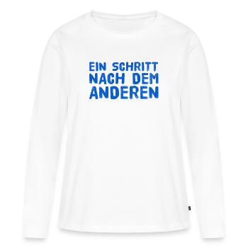 einen Schritt nach dem anderen - Frauen Premium Bio Langarmshirt - Weiß - Vorne - Julia (174cm)