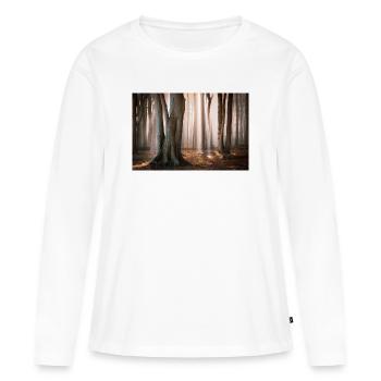 Waldlicht: Sonnenstrahlen im Nebelwald - Frauen Premium Bio Langarmshirt - Weiß - Vorne - Julia (174cm)