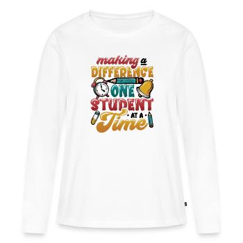 Faire la différence - T-shirt manches longues Premium bio Femme - blanc - Devant - Julia (174cm)