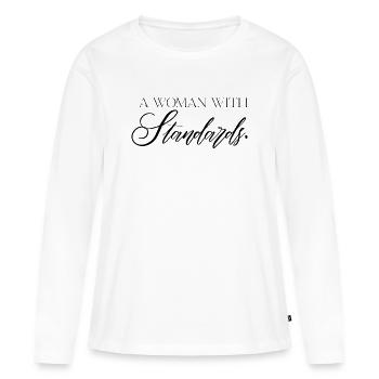 Une femme avec des standards – déclaration de confiance en elle - T-shirt manches longues Premium bio Femme - blanc - Devant - Julia (174cm)