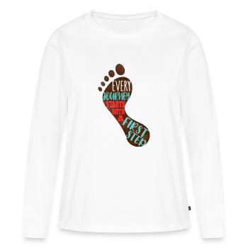 Jede Reise beginnt mit einem ersten Schritt - Frauen Premium Bio Langarmshirt - Weiß - Vorne - Julia (174cm)