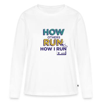 Wie andere rennen, wie ich renne - Frauen Premium Bio Langarmshirt - Weiß - Vorne - Julia (174cm)