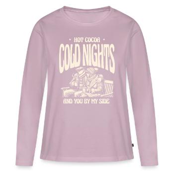 Chocolat chaud, nuits froides, toi à côté, amour de l’hiver - T-shirt manches longues Premium bio Femme - rose poudré - Devant - Julia (174cm)
