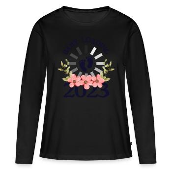 Baby is charging Baby is coming in 2023, expectant mother - Women's Premium Organic Long Sleeve Shirt - black - Front - Julia (174cm)