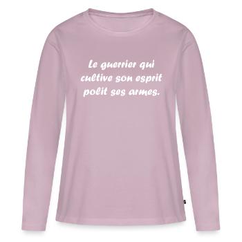 Le guerrier qui cultive son ésprit polit ses armes - T-shirt manches longues Premium bio Femme - rose poudré - Devant - Julia (174cm)