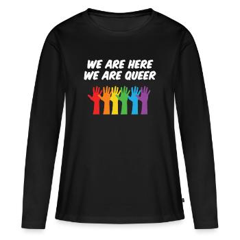 Mois de la fierté LGBT - Nous sommes ici, nous sommes queer - T-shirt manches longues Premium bio Femme - noir - Devant - Julia (174cm)