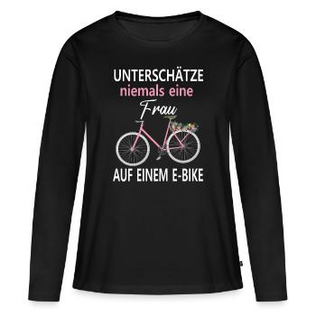 Unterschätze niemals eine Frau auf einem E-Bike - Frauen Premium Bio Langarmshirt - Schwarz - Vorne - Julia (174cm)
