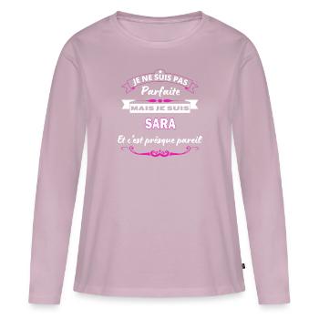 je ne suis pas Parfaite Sara - T-shirt manches longues Premium bio Femme - rose poudré - Devant - Julia (174cm)