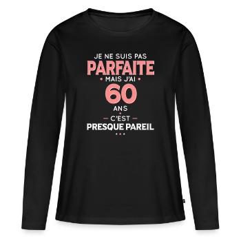 Anniversaire 60 ans - Pas parfaite mais 60 ans - T-shirt manches longues Premium bio Femme - noir - Devant - Julia (174cm)