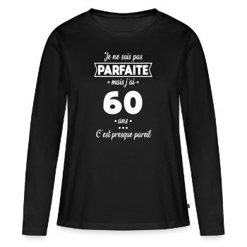 Anniversaire 60 ans - Pas parfaite mais 60 ans - T-shirt manches longues Premium bio Femme - noir - Devant - Julia (174cm)