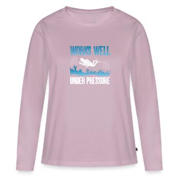 Fonctionne bien sous pression - T-shirt manches longues Premium bio Femme - rose poudré - Devant - Julia (174cm)