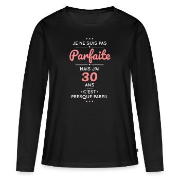 Anniversaire 30 ans - Pas parfaite mais 30 ans - T-shirt manches longues Premium bio Femme - noir - Devant - Julia (174cm)