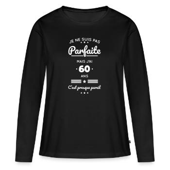 Anniversaire 60 ans - Pas parfaite mais 60 ans - T-shirt manches longues Premium bio Femme - noir - Devant - Julia (174cm)