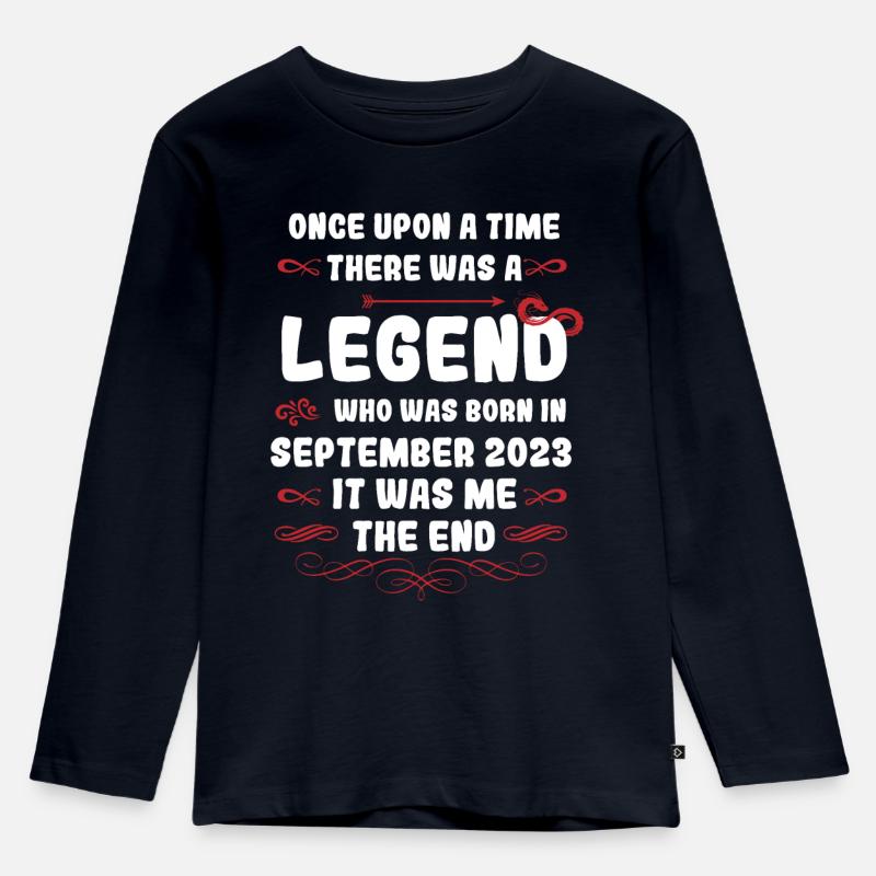Es war einmal eine Legende. September 2023 Geburts - Kinder Premium Bio Langarmshirt - Navy