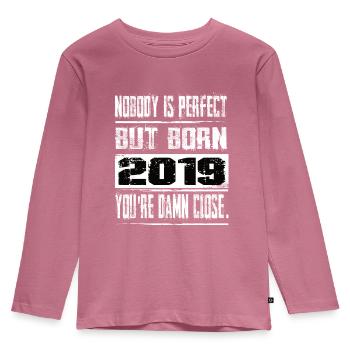 Personne n’est parfait mais né 2019 anniversaire - T-shirt manches longues Premium Enfant - mauve - Devant - AI Model Kid Female (0cm)