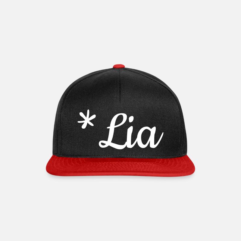 Mädchenname Lia als Schriftzug auf Kindermode - Snapback Cap - Schwarz/Rot