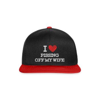 LOVE PISSING OFF MY WIFE - Snapback Cap - black/red - Front