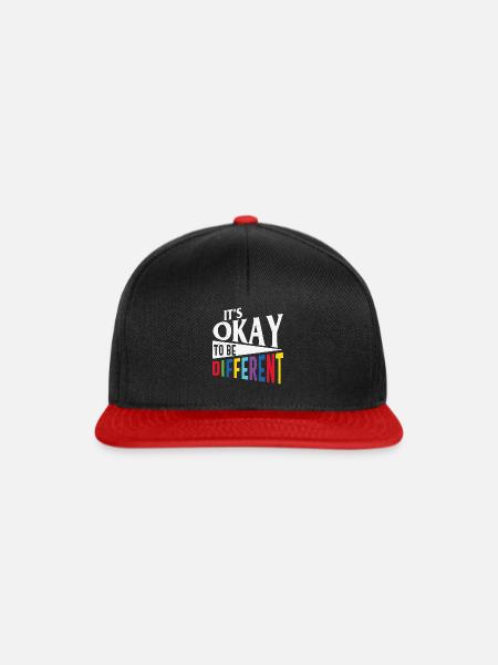 Es ist in Ordnung, verschiedene motivierende Zitate zu sein - Snapback Cap - Schwarz/Rot