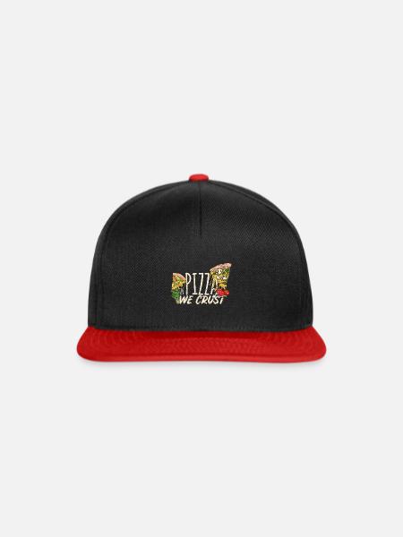 In Pizza vertrauen wir Pizzakruste - Snapback Cap - Schwarz/Rot