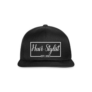 Friseur Est. 2023 Diplom-Friseurgeschenk - Snapback Cap - Schwarz/Schwarz - Vorne