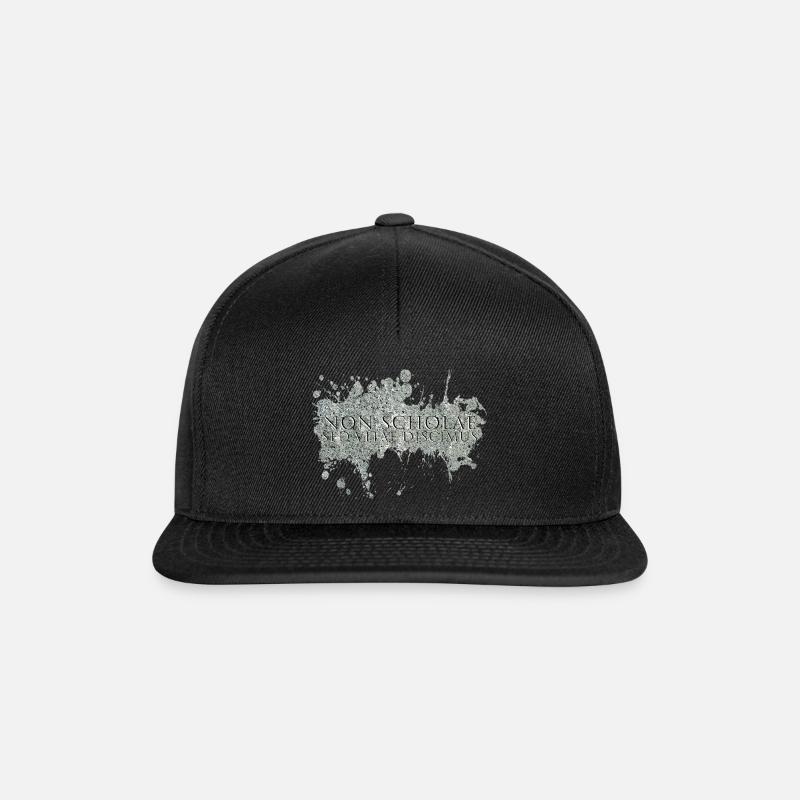 non scholae sed vitae discimus - Snapback Cap - Schwarz/Schwarz