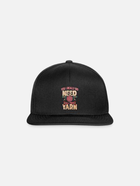 Need All This Yarn Funny Knitting Quote - Snapback Cap - Schwarz/Schwarz