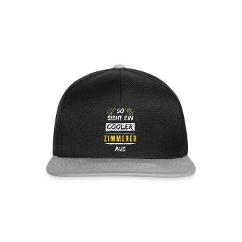 So Sieht Ein Cooler Zimmerer Aus Arbeitsshirt - Snapback Cap - Schwarz/Grau - Vorne