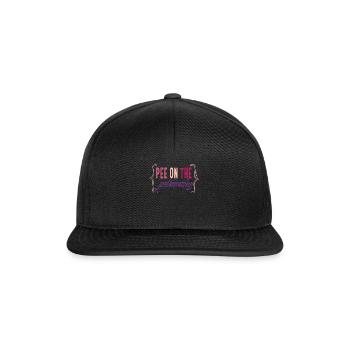 Feministisches Hemd, Pee On The Patriarchy Girl Power - Snapback Cap - Schwarz/Schwarz - Vorne