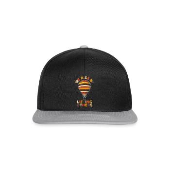 We Rise By Lifting Others Inspirational Quote - Snapback Cap - Schwarz/Grau - Vorne