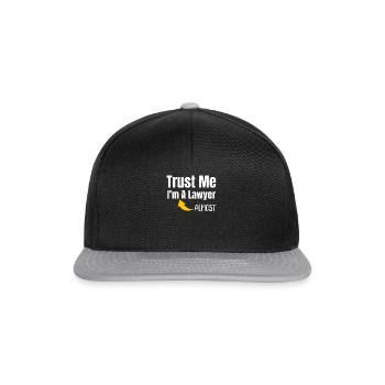 Vertrau Mir, Ich Bin Fast Ein Anwalt Lustiger - Snapback Cap - Schwarz/Grau - Vorne