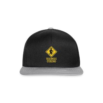 Alpenüberquerung Tegernsee Sterzing - Snapback Cap - Schwarz/Grau - Vorne