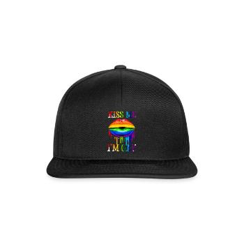 Kiss me I'm gay gay saying - Snapback Cap - black/black - Front