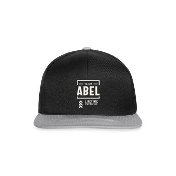 Team Abel Lebenslanges Mitglied Lustiger Name Abel - Snapback Cap - Schwarz/Grau - Vorne
