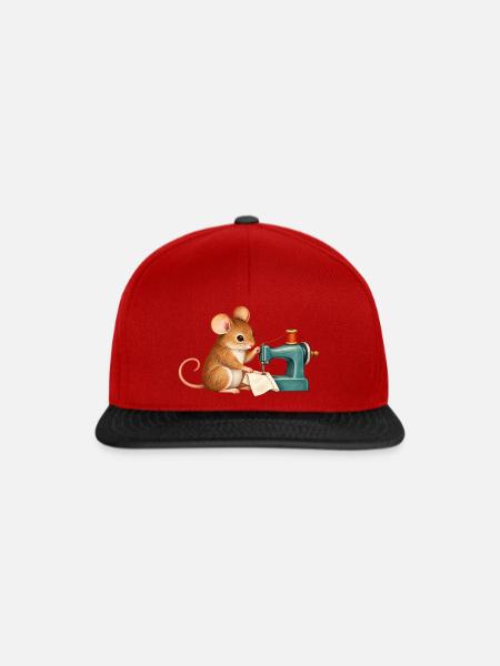 Maus näht mit einer Nähmaschine - Snapback Cap - Rot/Schwarz