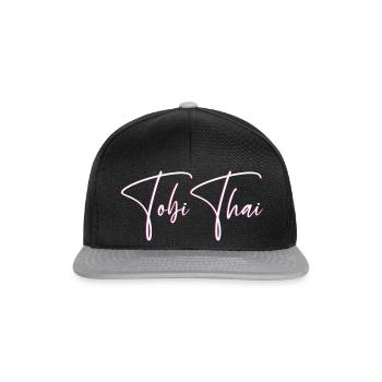 TobiThai Lettering - Snapback Cap - Schwarz/Grau - Vorne