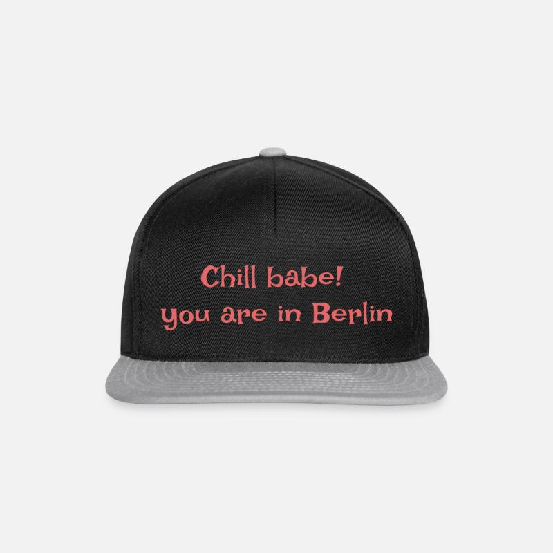 Chill babe you are in Berlin - Snapback Cap - Schwarz/Grau