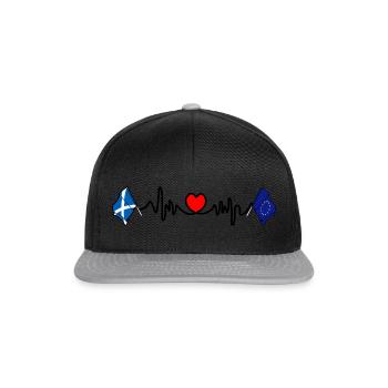 Cardio Heart avec drapeau Ecosse, Europe - Casquette snapback - noir/gris - Devant