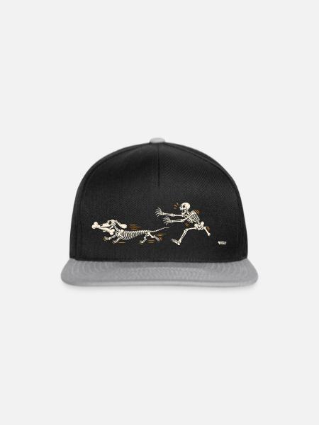 Hund stiehlt Knochen von Skeleton Halloween - Snapback Cap - Schwarz/Grau