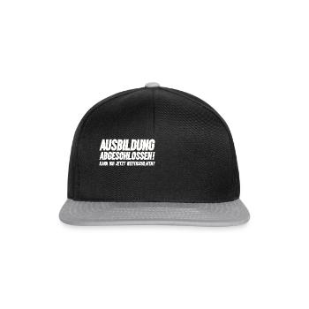 Lustig! 🤪 Ausbildung abgeschlossen... - Snapback Cap - Schwarz/Grau - Vorne