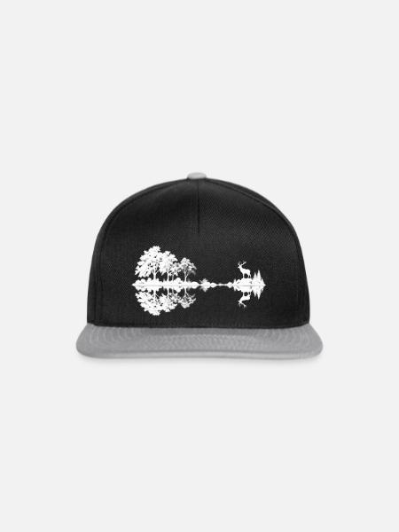 Nachtwald Spiegelung: Hirsch Brücke - Snapback Cap - Schwarz/Grau
