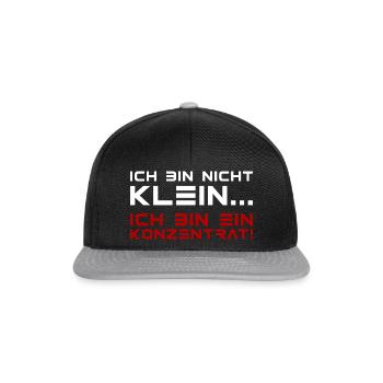 Ich bin nicht klein Ich bin ein Konzentrat - Snapback Cap - Schwarz/Grau - Vorne